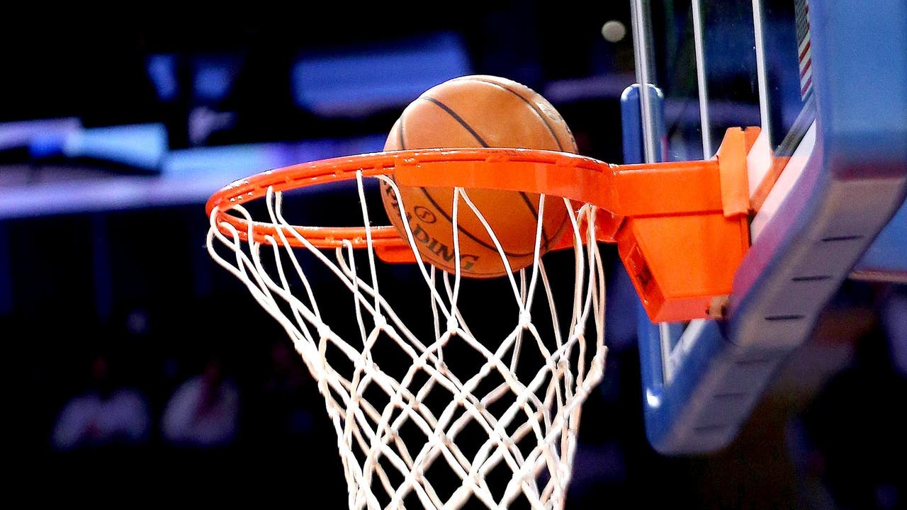 Hammon scoreless in her first game since being hired by Spurs